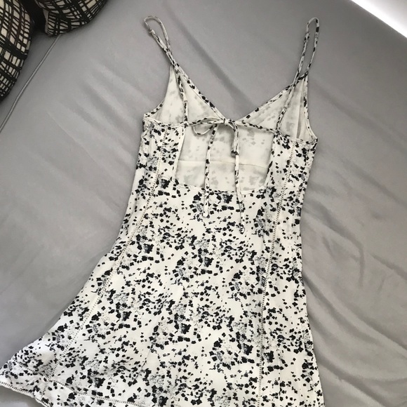 Aritzia Sunday Best open-back sun dress - Picture 3 of 4